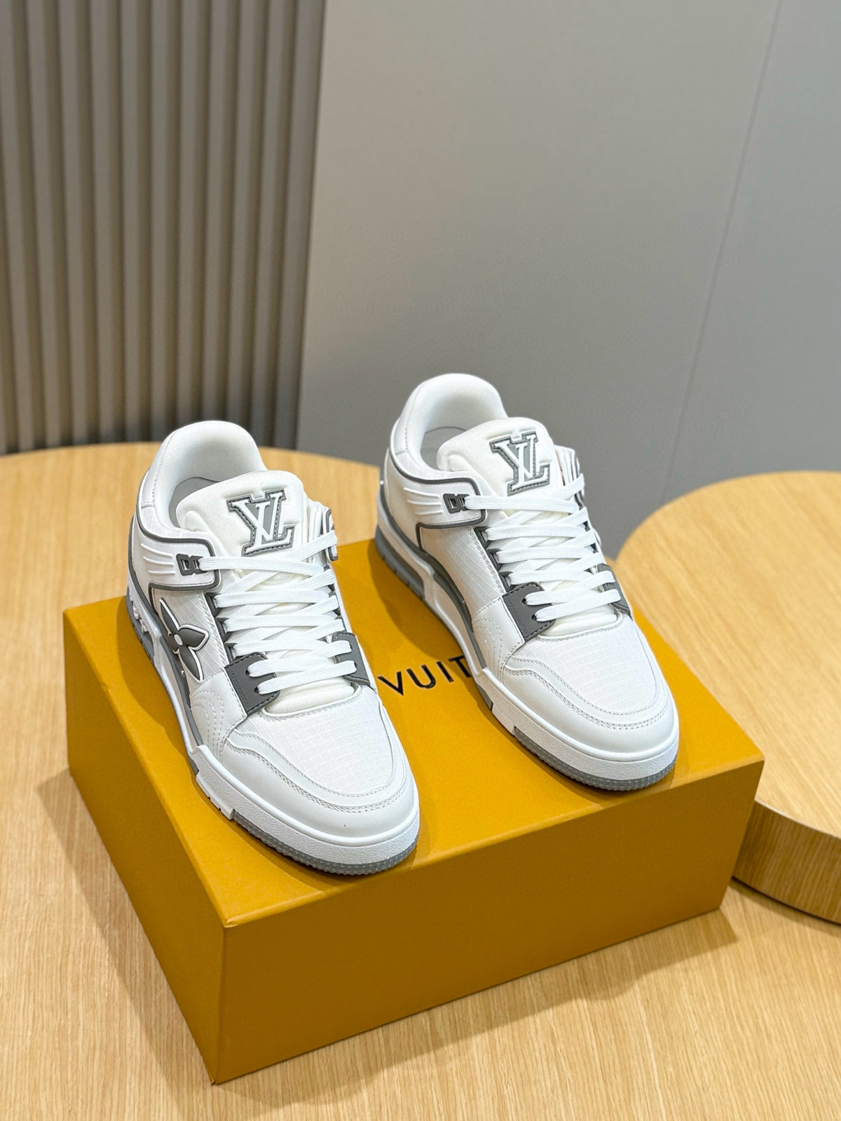 TÊNIS LOUIS VUITTON #54 TRAINER White Grey