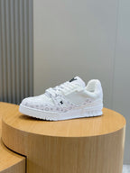 TÊNIS LOUIS VUITTON LV TRAINER MONOGRAM DENIM WHITE DETAILS BLACK