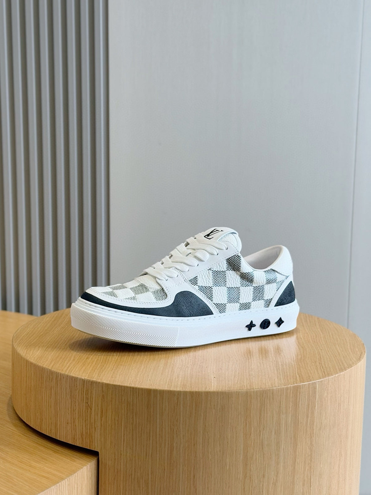 Tênis Louis Vuitton Ollie Black/White Monogram