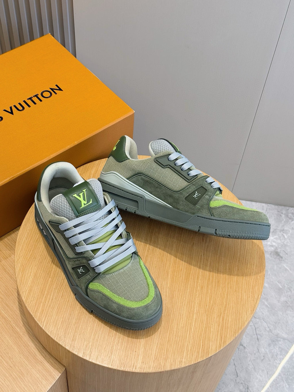 Tênis Louis Vuitton Green Round Toe Low-Top Sneaker