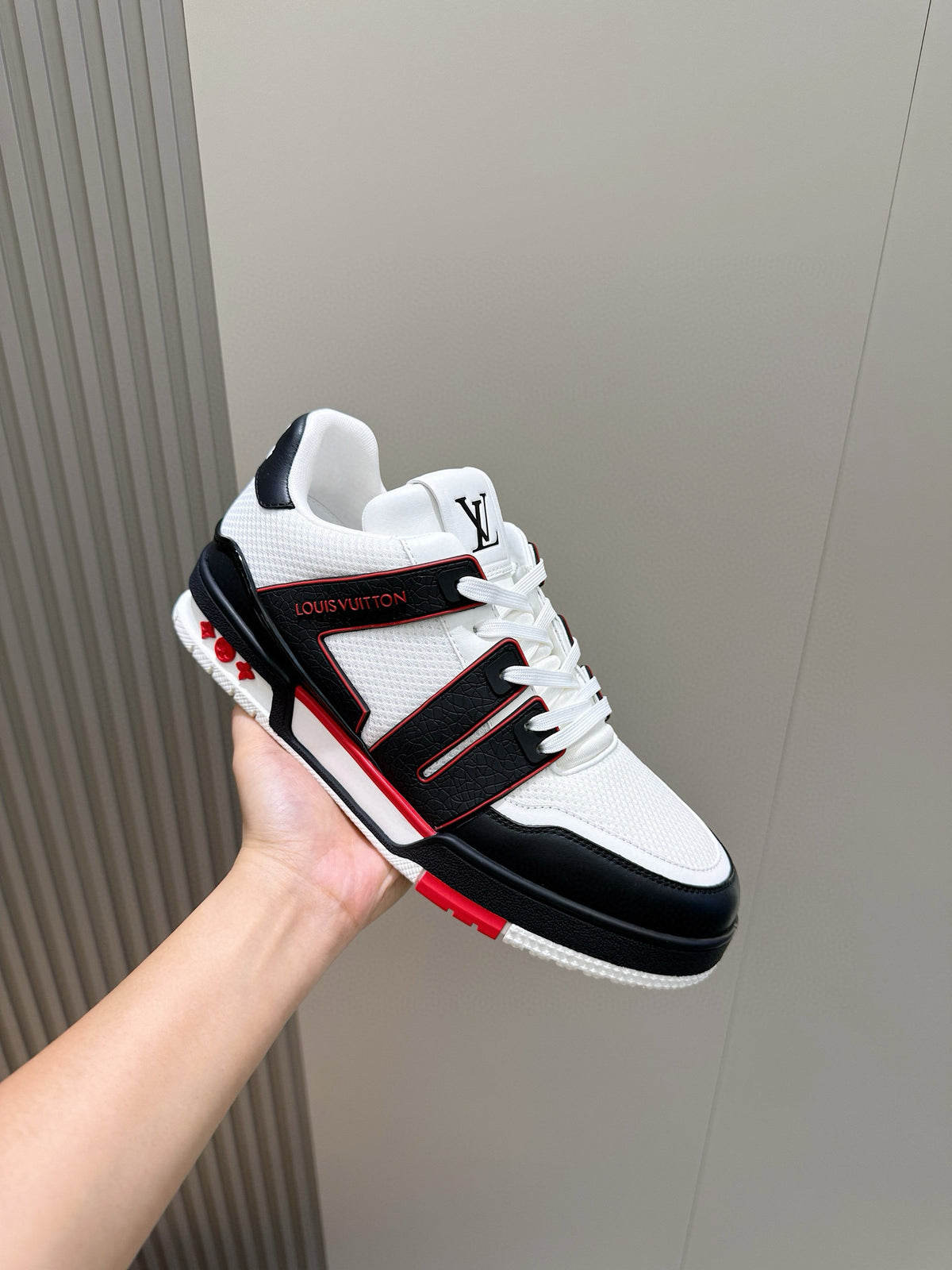 Tênis Louis Vuitton Trainer #54 Low Classic Branco/Preto/Vermeho