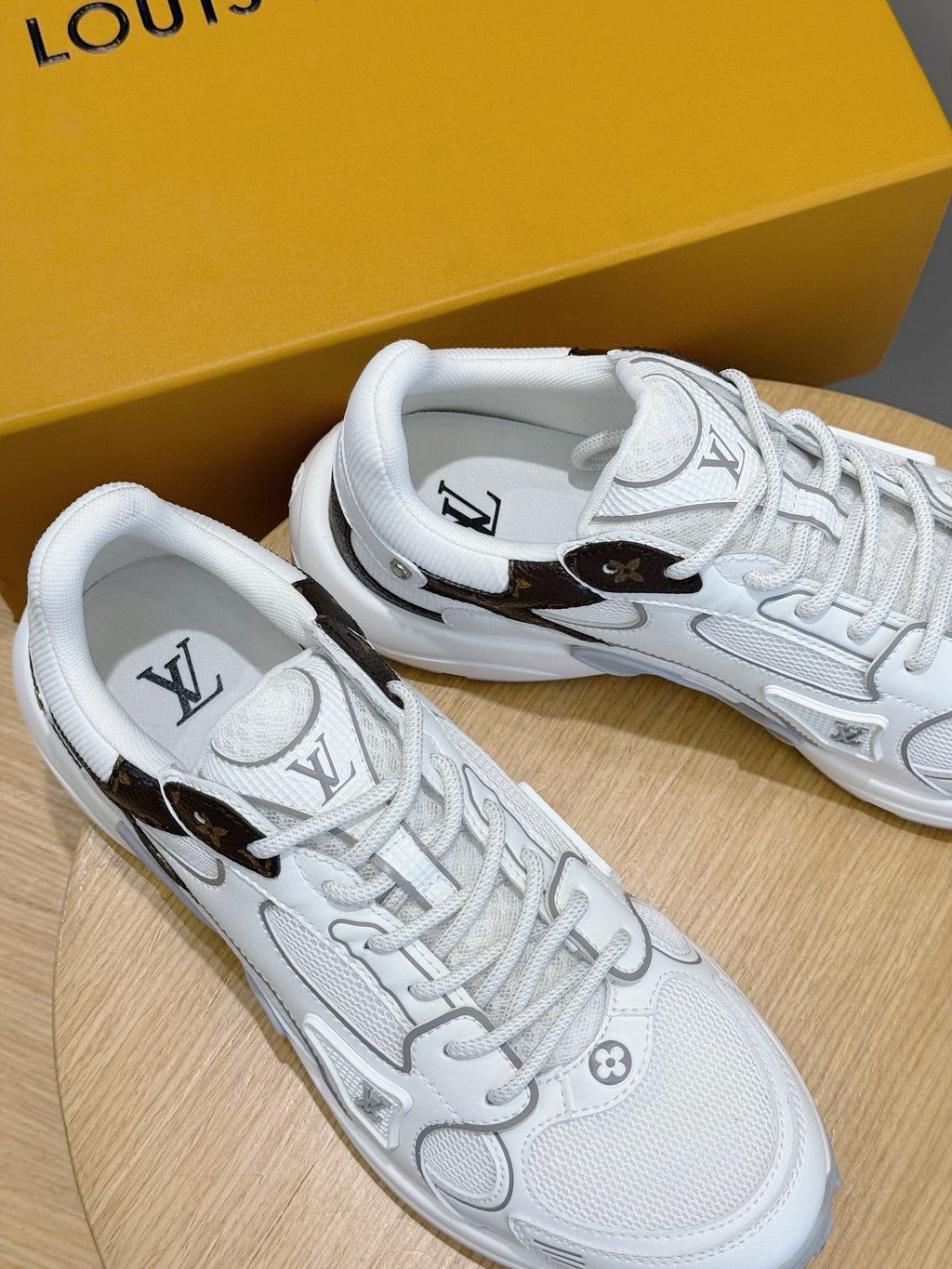 Tênis Louis Vuitton Olympia Women's White Sports Sneaker