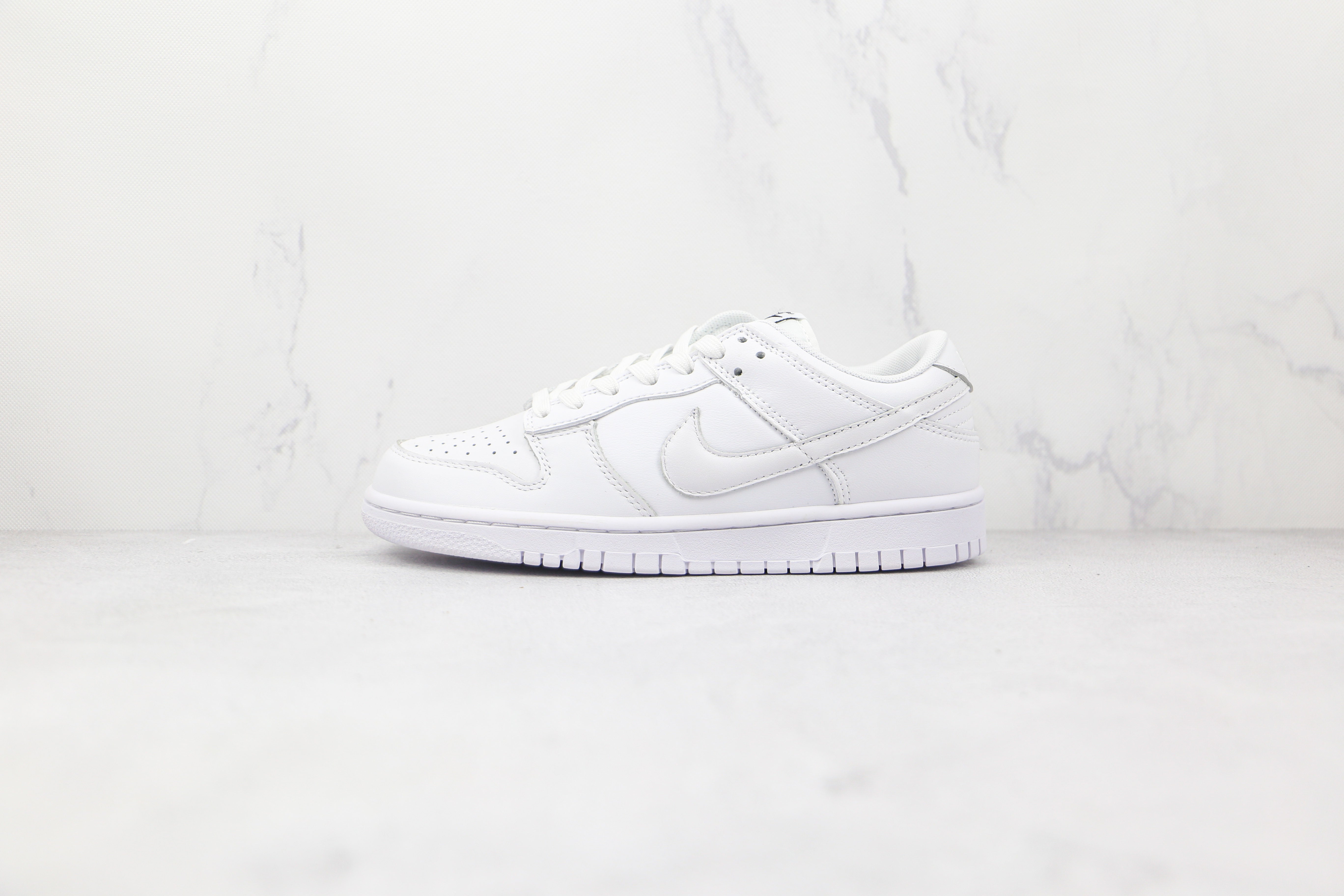 Nike Dunk Low Triple White