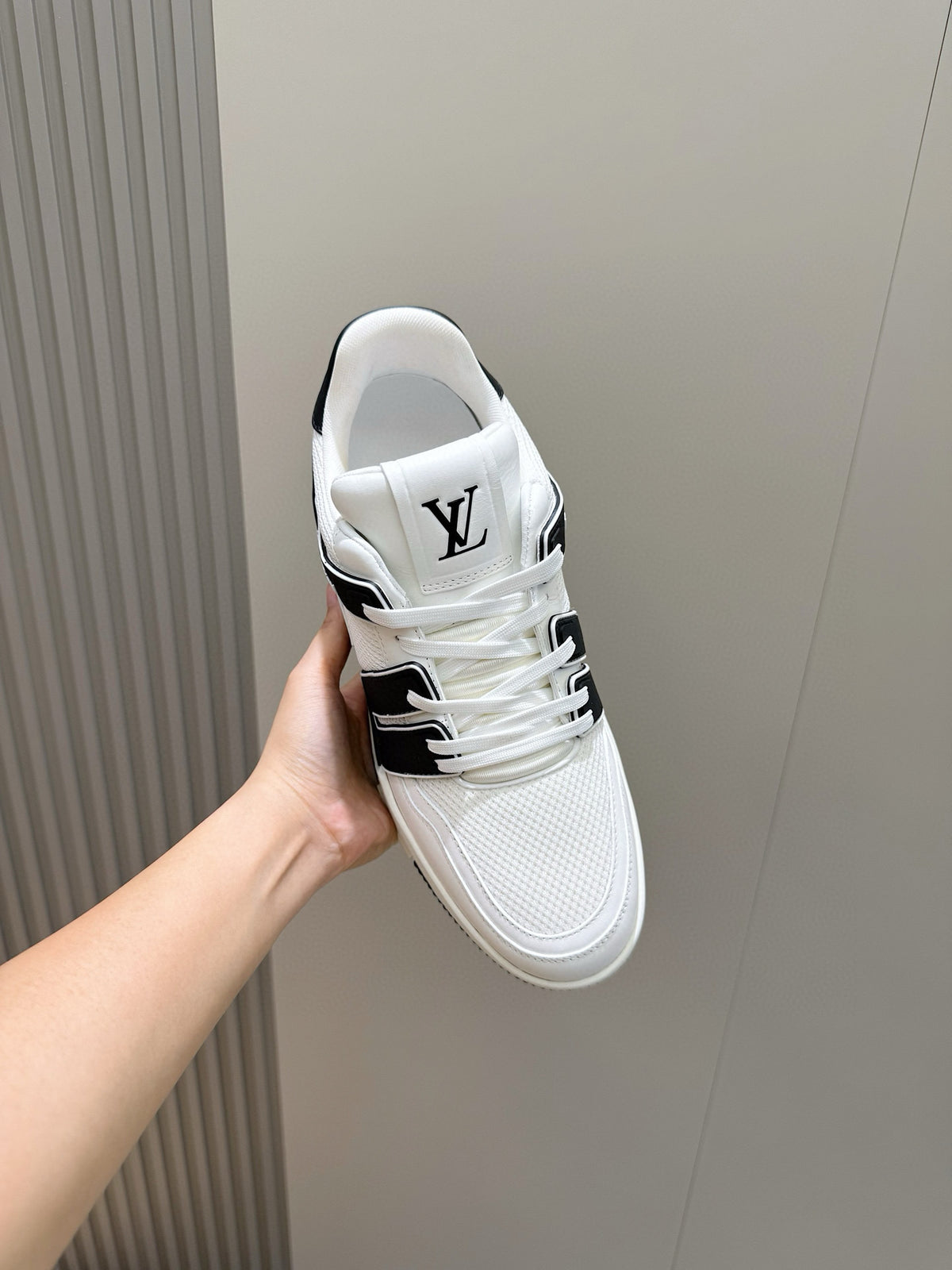 Tênis Louis Vuitton Trainer #54 Low Classic Branco/Preto