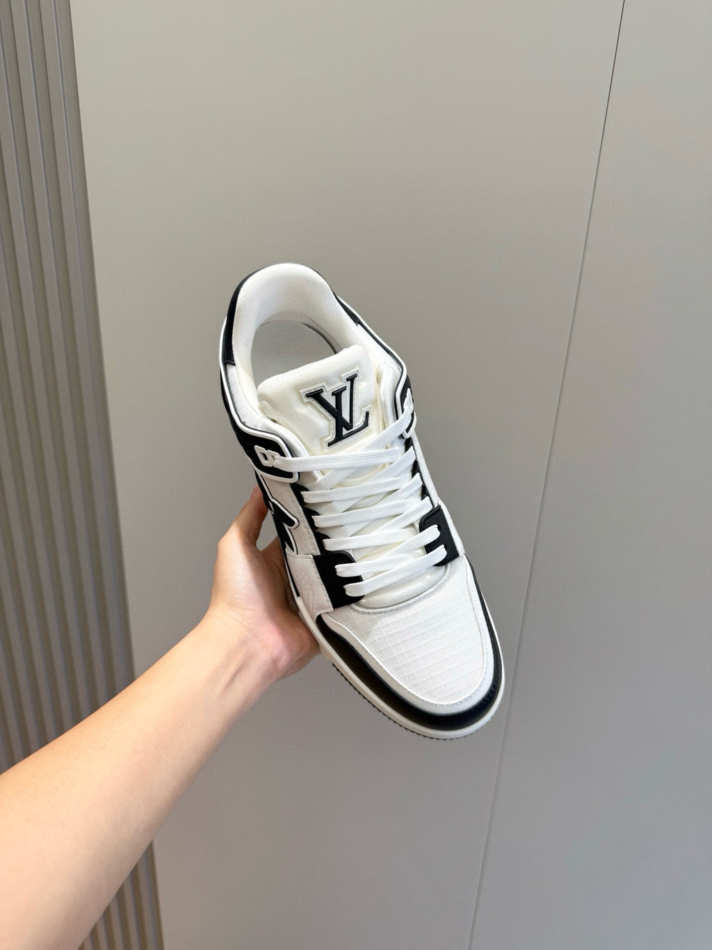 TÊNIS LOUIS VUITTON #54 TRAINER BLACK WHITE