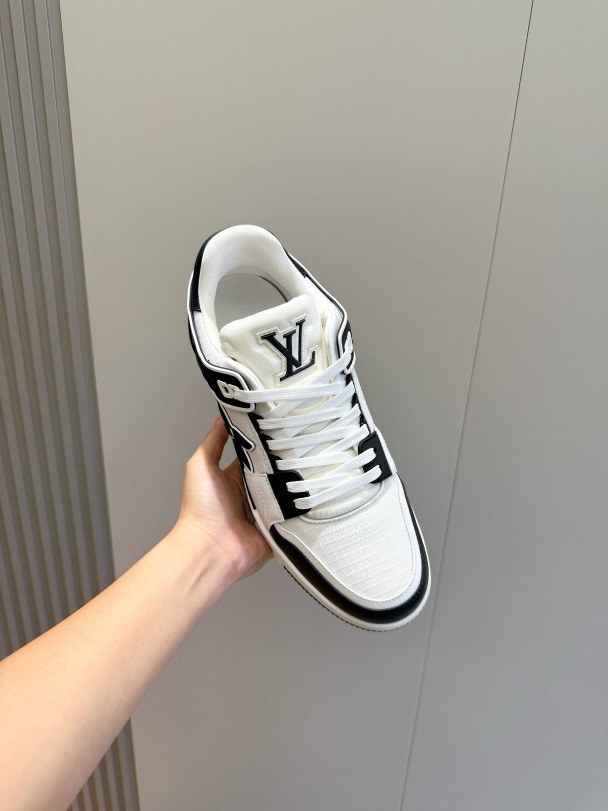 TÊNIS LOUIS VUITTON #54 TRAINER BLACK WHITE