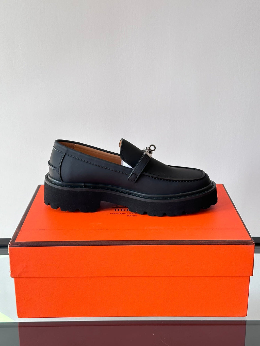 Sapato HERMES Loafers (Pronta Entrega) Tamanho40 e 41