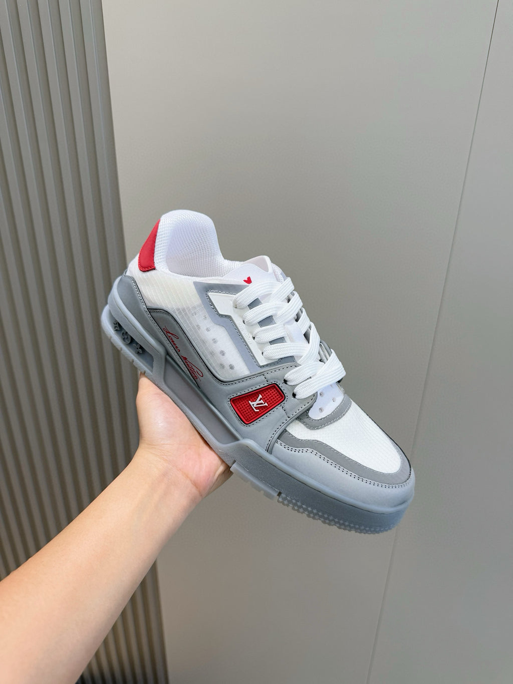 Tênis LOUIS VUITTON  Trainer Sneaker in White and Graphite Mesh with Red Accents