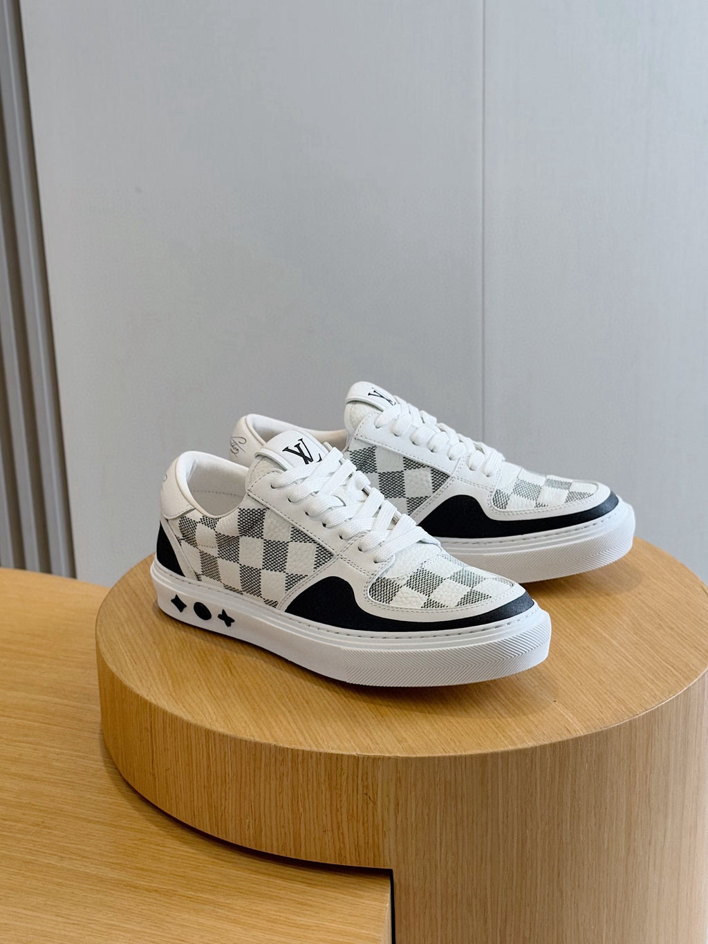 Tênis Louis Vuitton Ollie Black/White Monogram