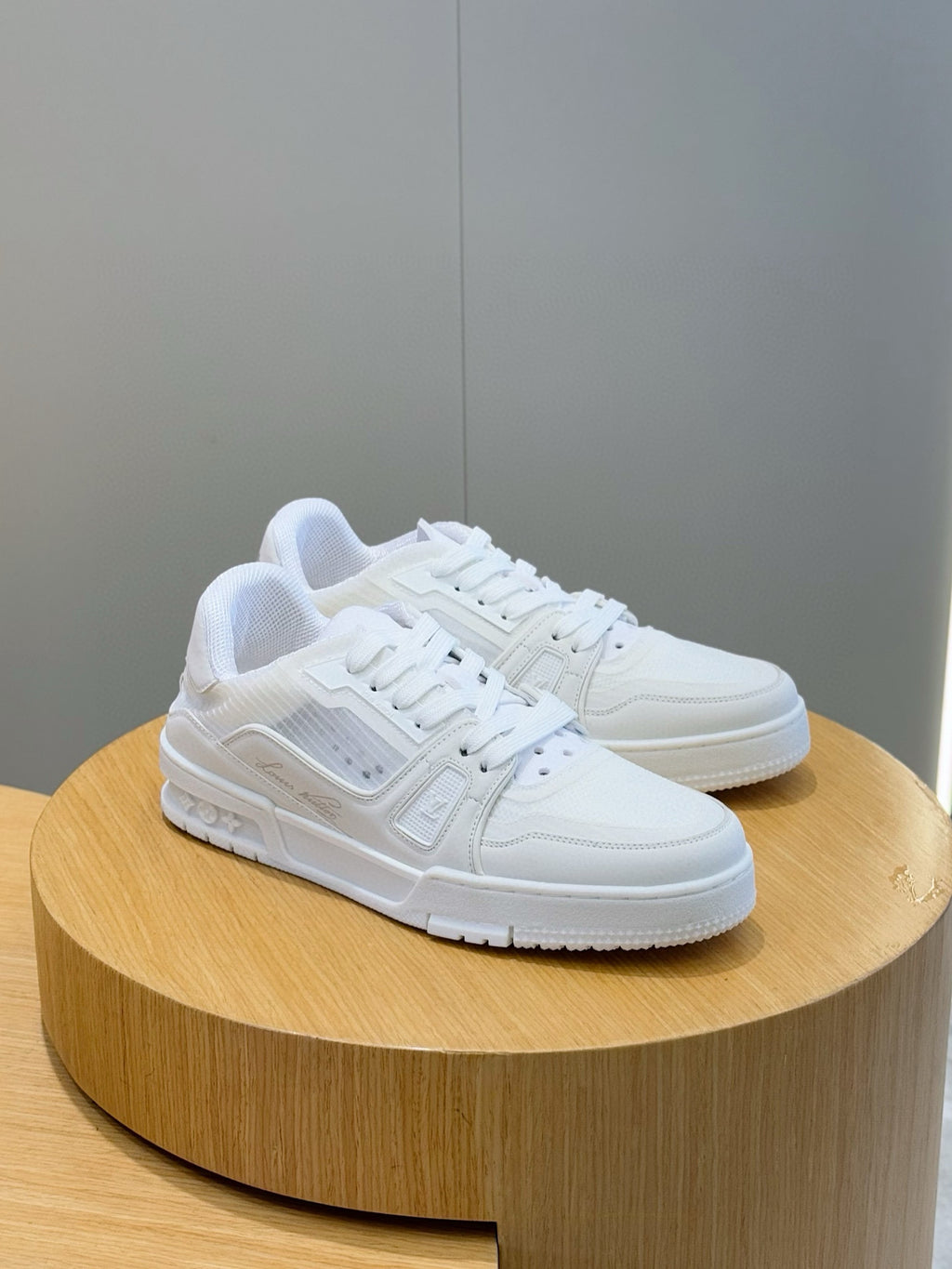 Tênis LOUIS VUITTON  Trainer Sneaker in White