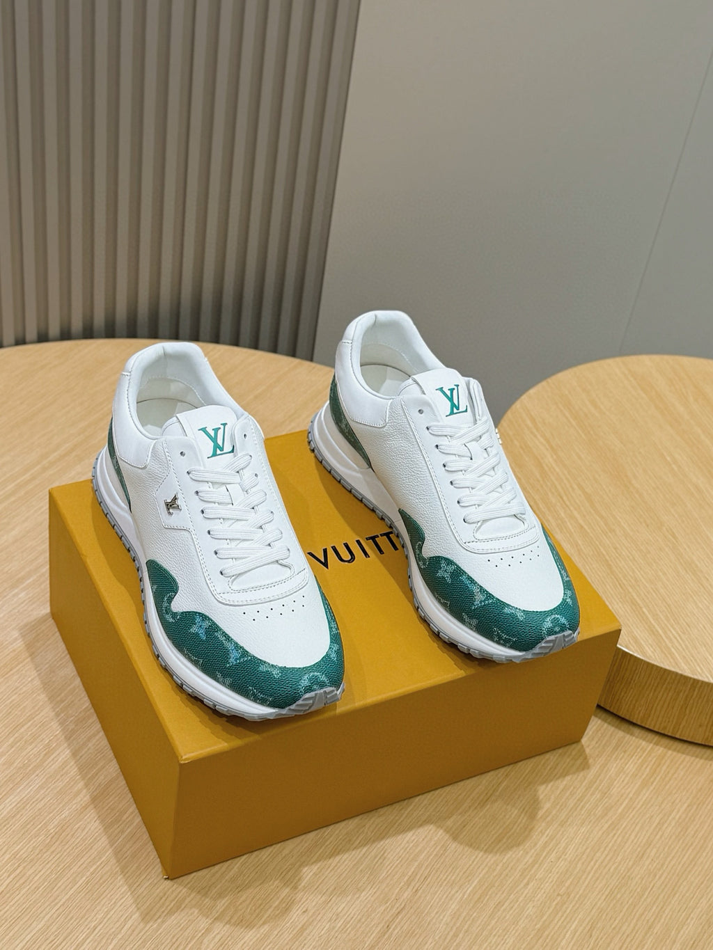 Tênis Louis Vuitton Run Away White/Green Monogram