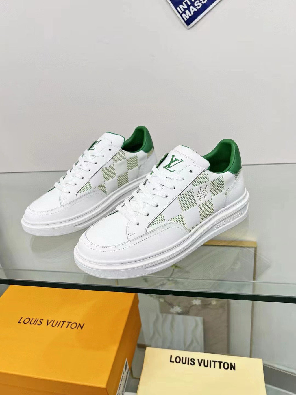 Beverly Hills Louis vuitton