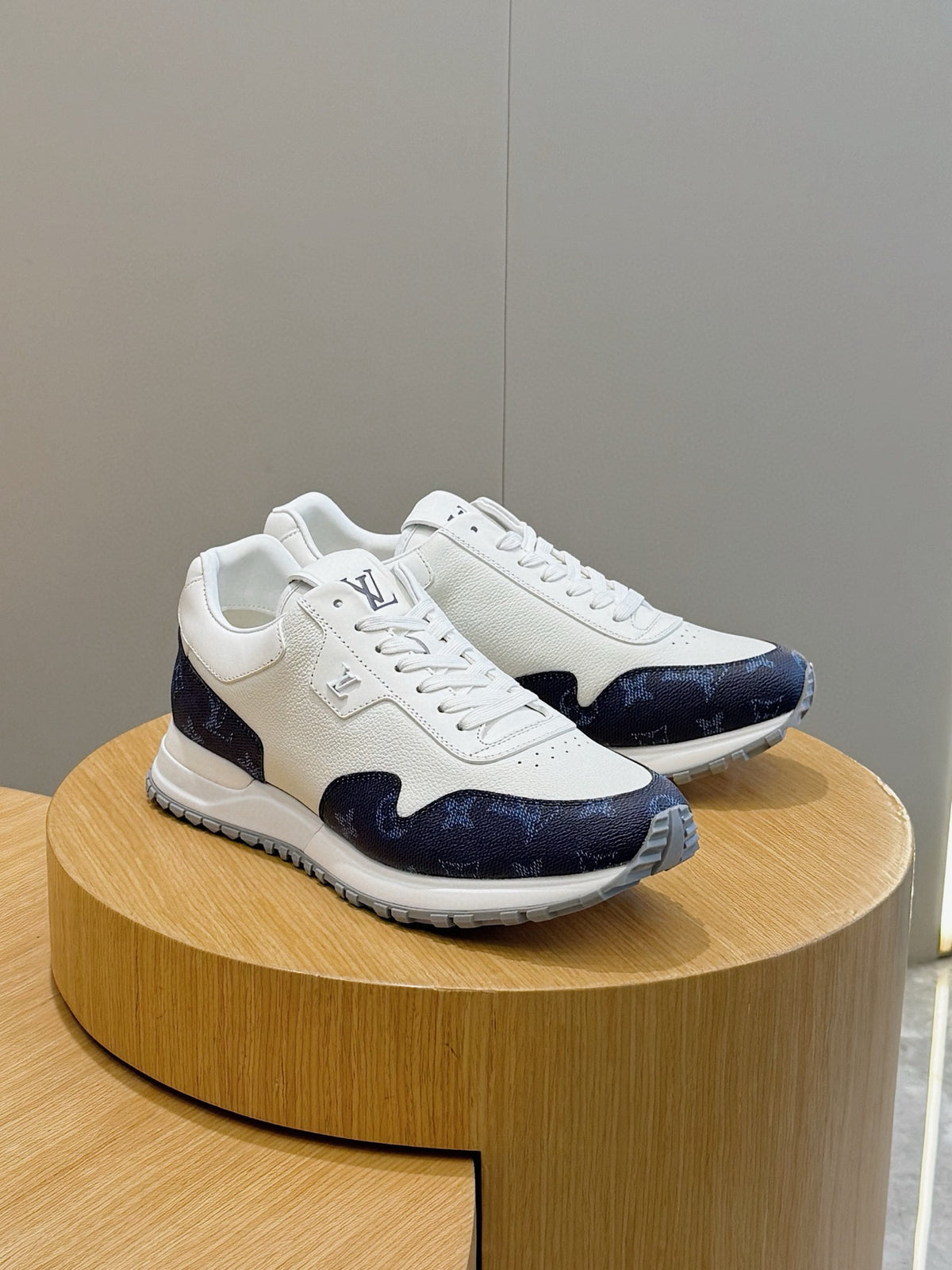 Tênis Louis Vuitton Run Away White/Blue Monogram