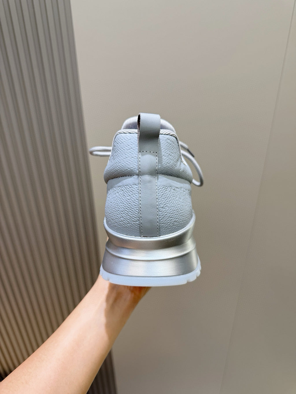 Tênis LOUIS VUITTON LV VNR Cinza