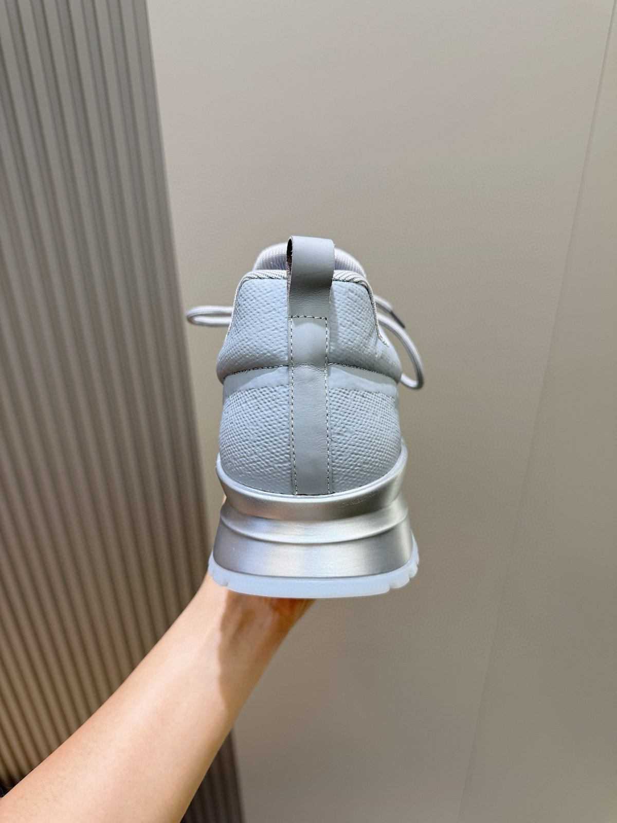 Tênis LOUIS VUITTON LV VNR Cinza