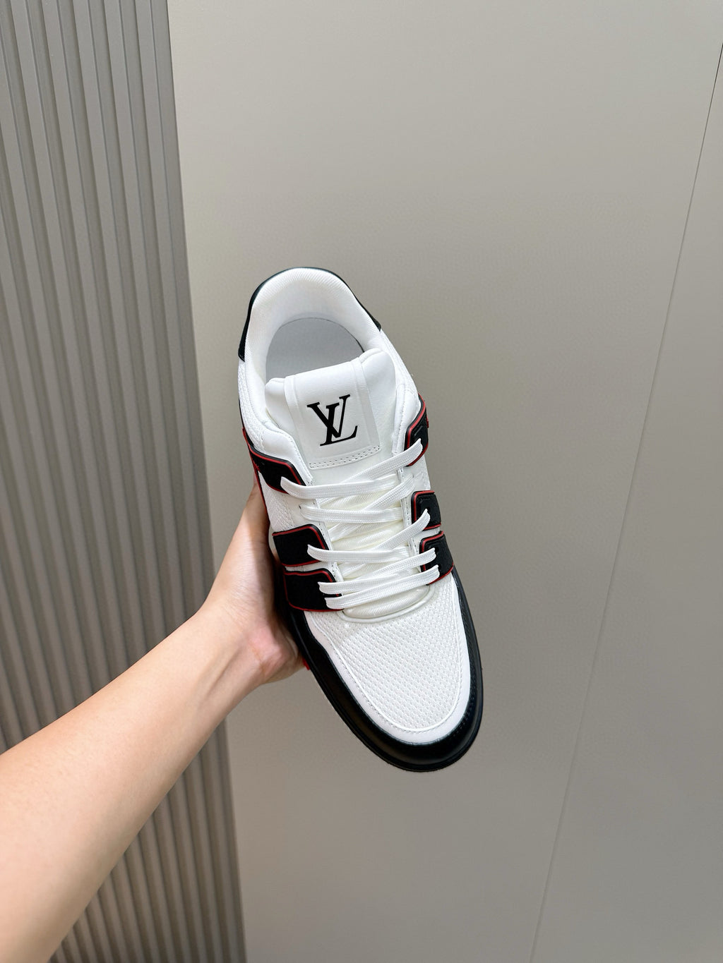 Tênis Louis Vuitton Trainer #54 Low Classic Branco/Preto/Vermeho