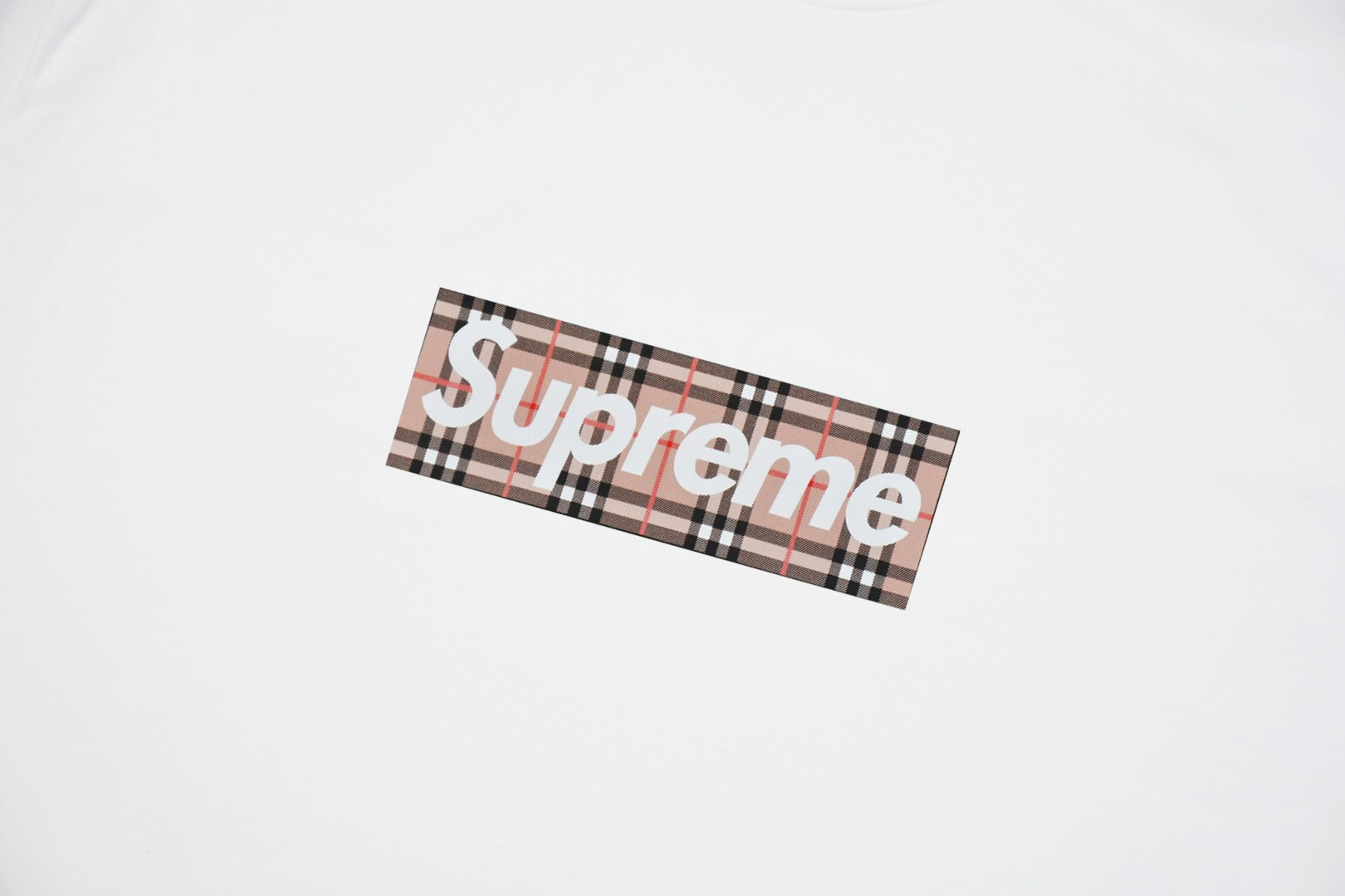 Camiseta Supreme X Burberry