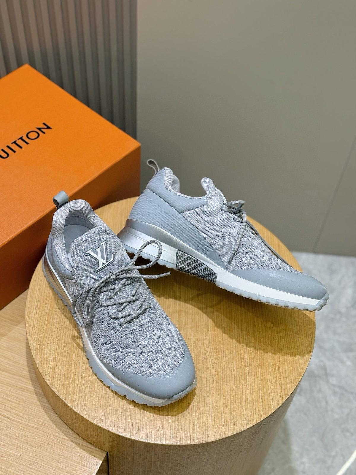 Tênis LOUIS VUITTON LV VNR Cinza