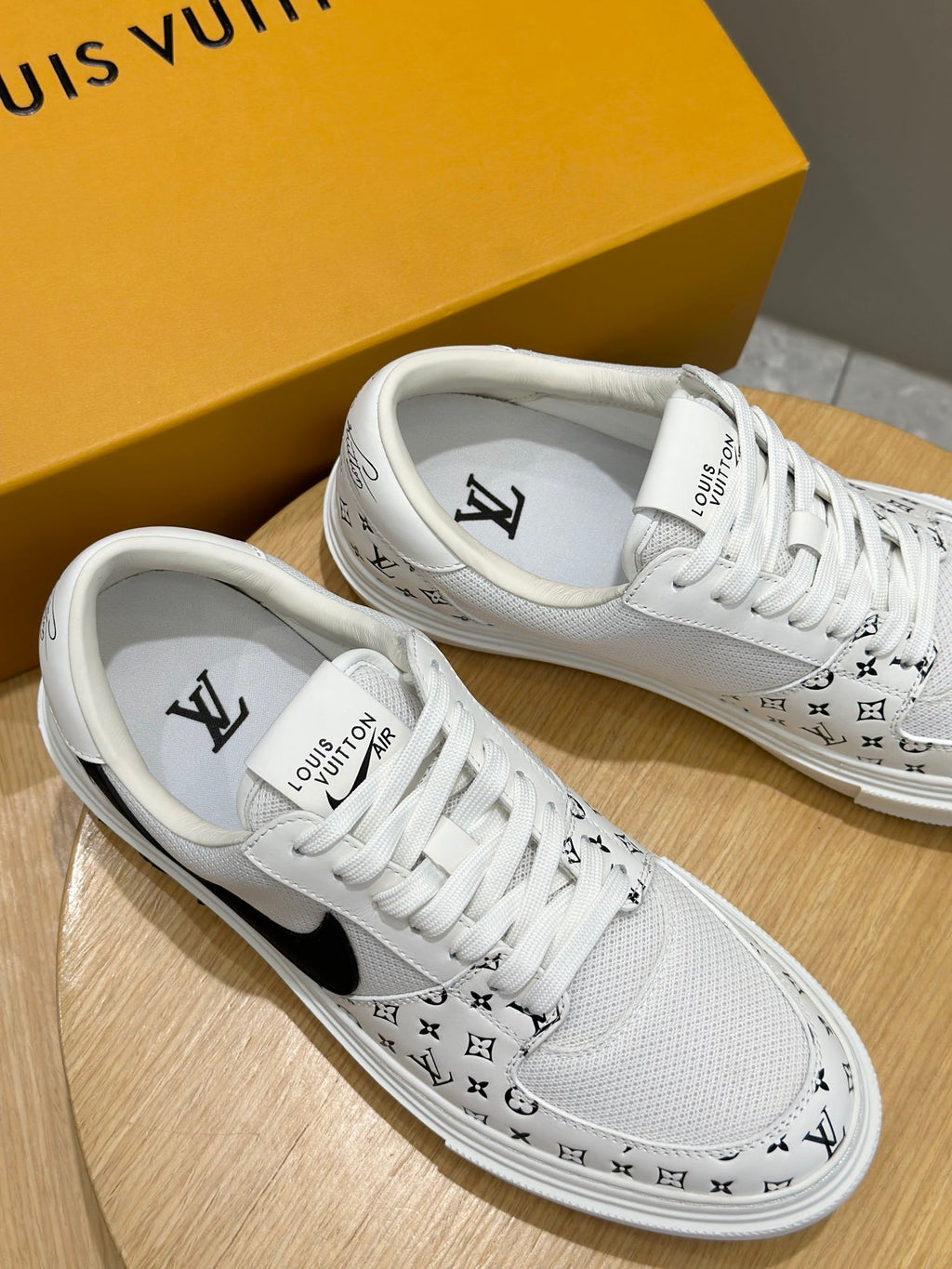 TÊNIS LOUIS VUITTON x NIKE Ollie Monogram White/Black