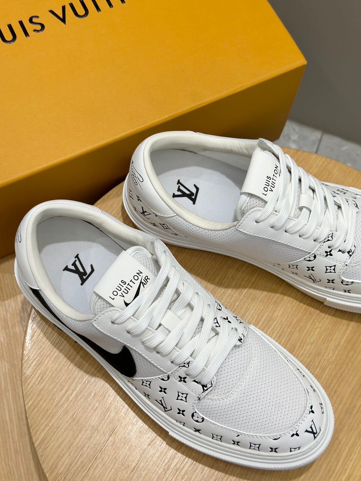 TÊNIS LOUIS VUITTON x NIKE Ollie Monogram White/Black