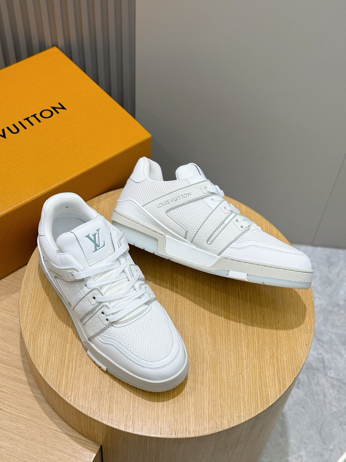 Tênis Louis Vuitton Trainer #54 Low Classic Branco/Cinza