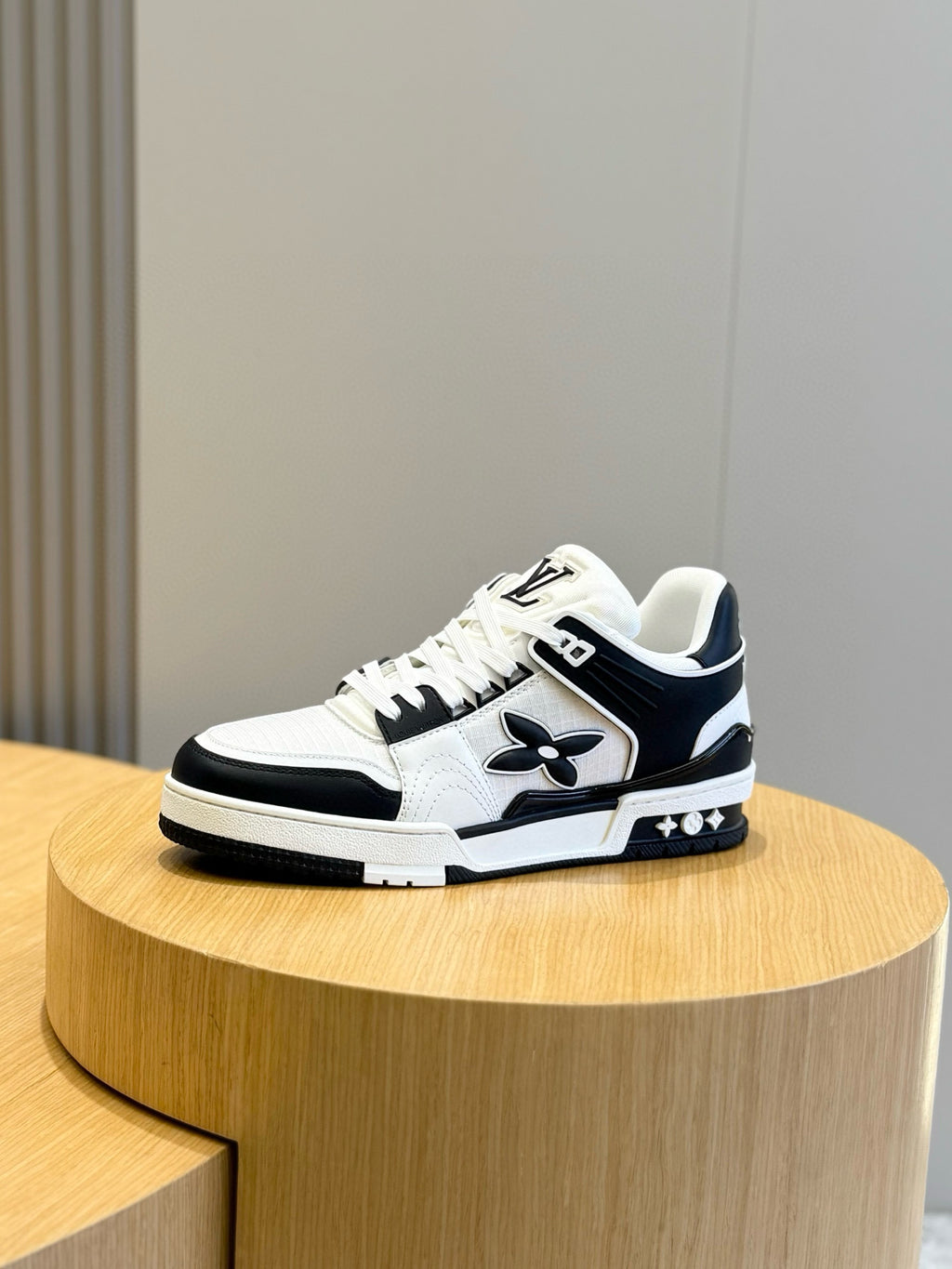 TÊNIS LOUIS VUITTON #54 TRAINER BLACK WHITE