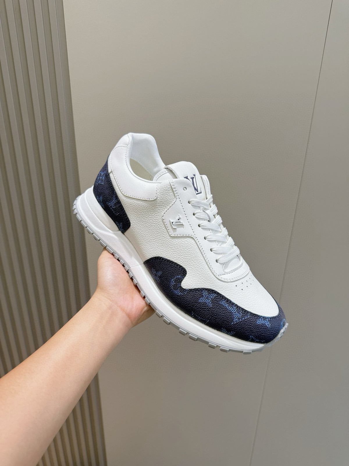 Tênis Louis Vuitton Run Away White/Blue Monogram