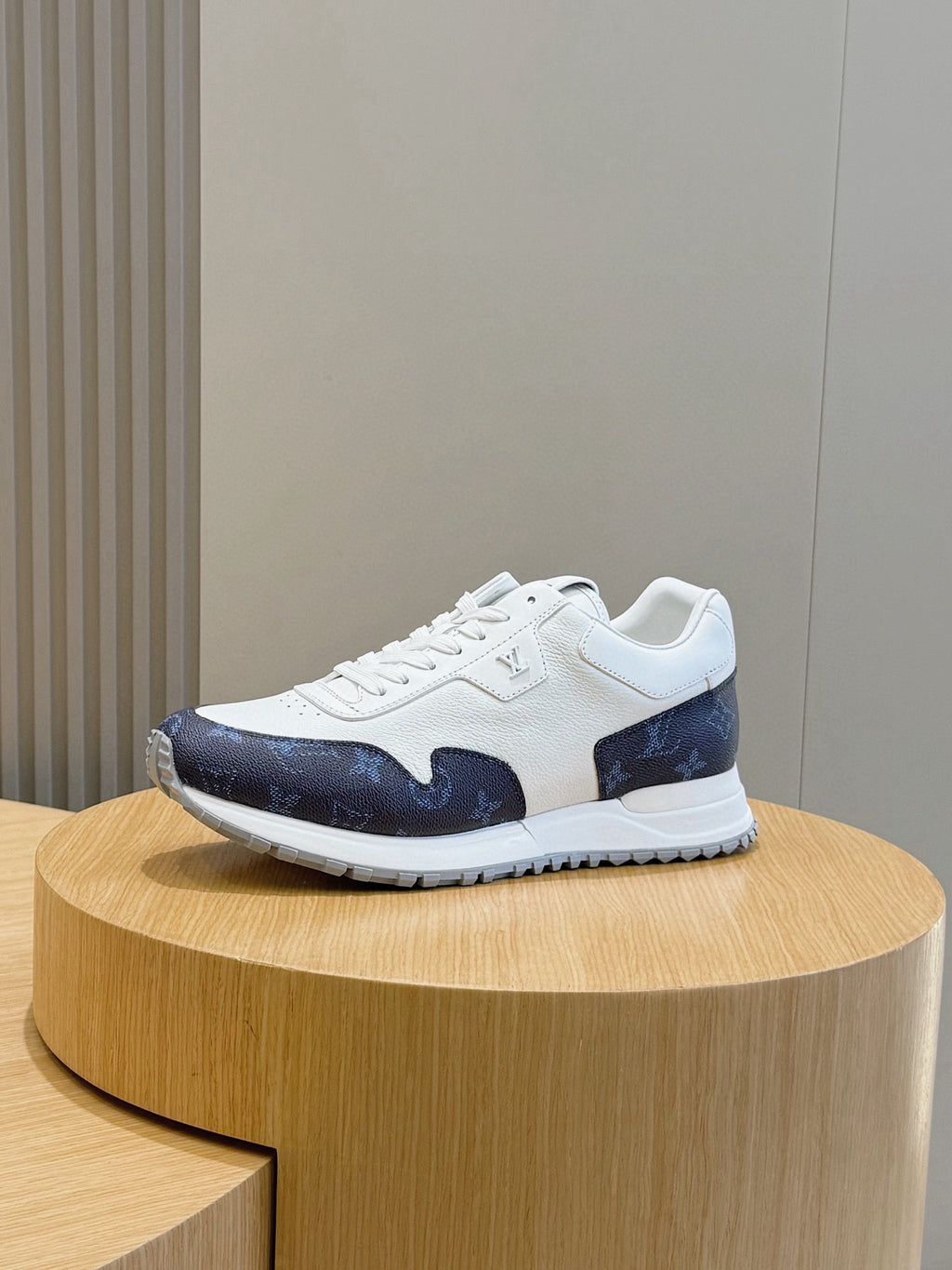 Tênis Louis Vuitton Run Away White/Blue Monogram
