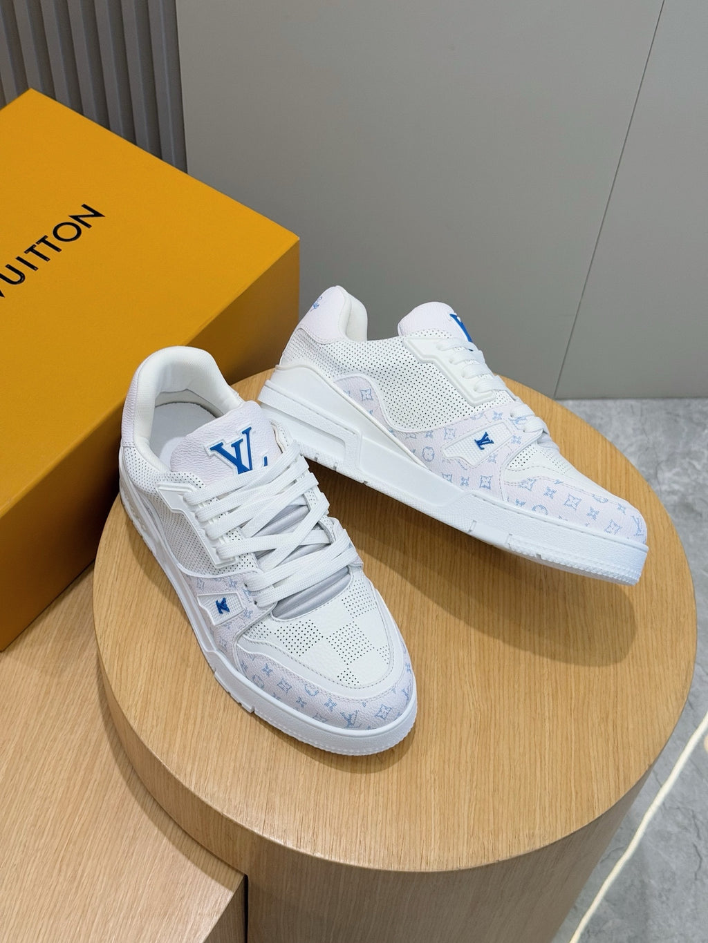 TÊNIS LOUIS VUITTON LV TRAINER MONOGRAM DENIM WHITE DETAILS BLUE