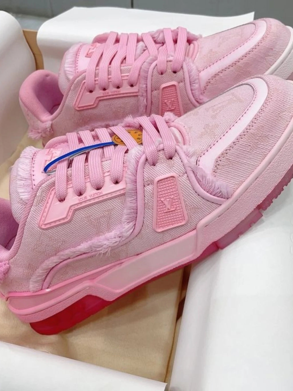Tênis LV Trainer Jeans Pink