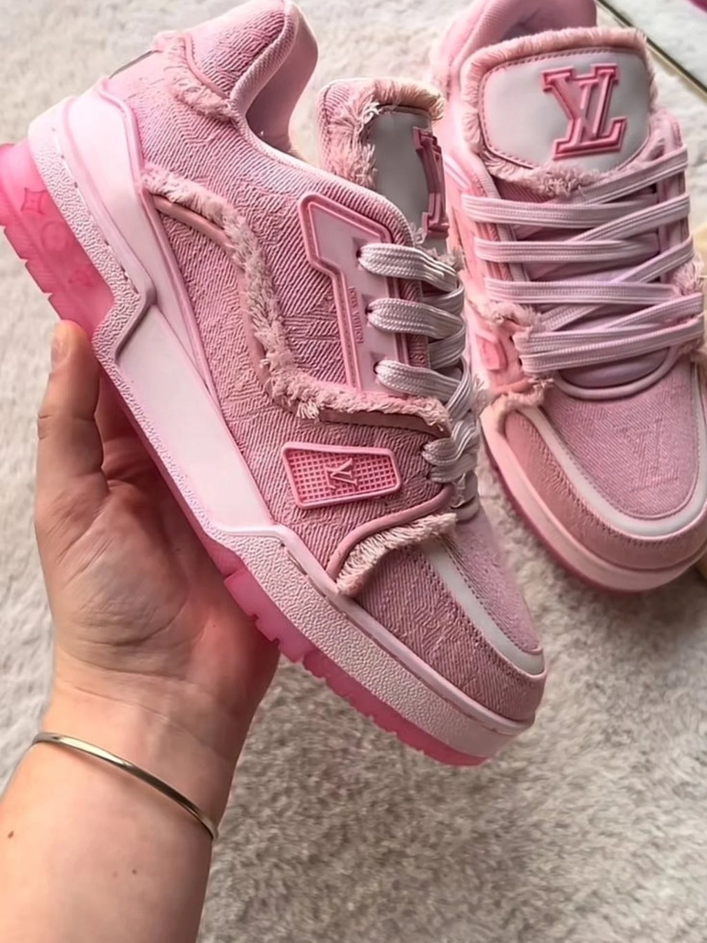 Tênis LV Trainer Jeans Pink