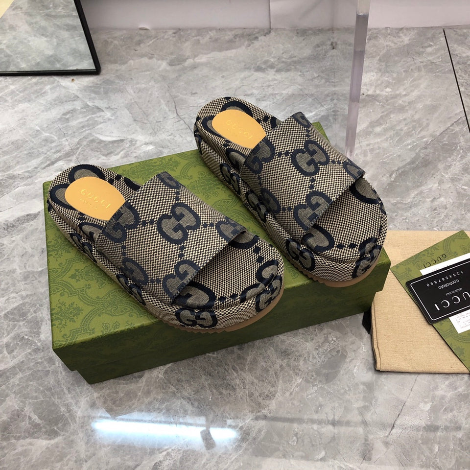 Chinelo Gucci Slipper Bege Monogram