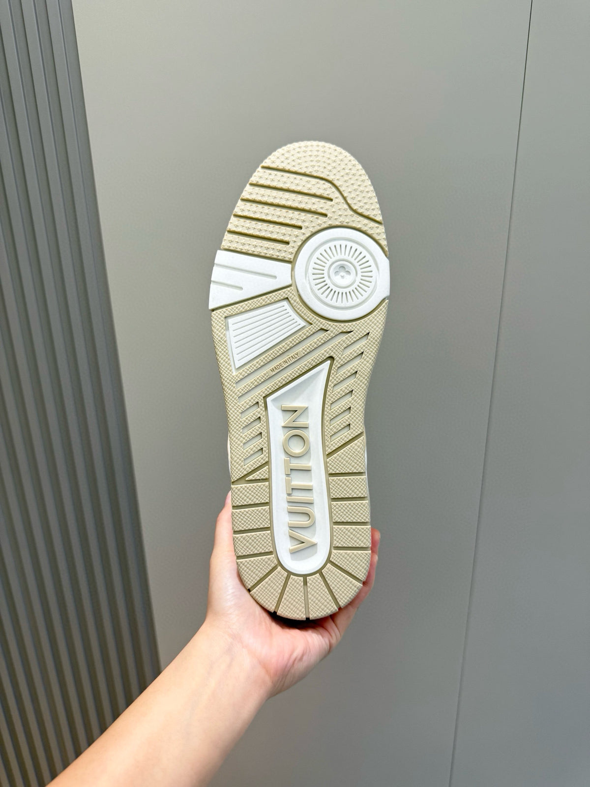 TÊNIS LOUIS VUITTON #54 TRAINER White Beige