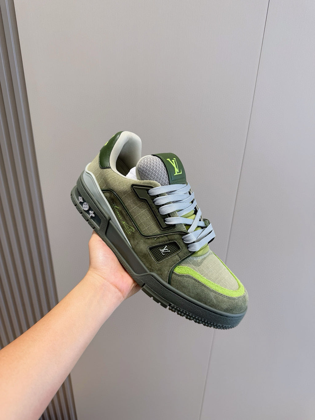 Tênis Louis Vuitton Green Round Toe Low-Top Sneaker