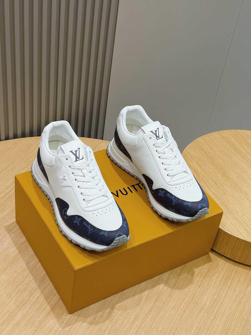 Tênis Louis Vuitton Run Away White/Blue Monogram
