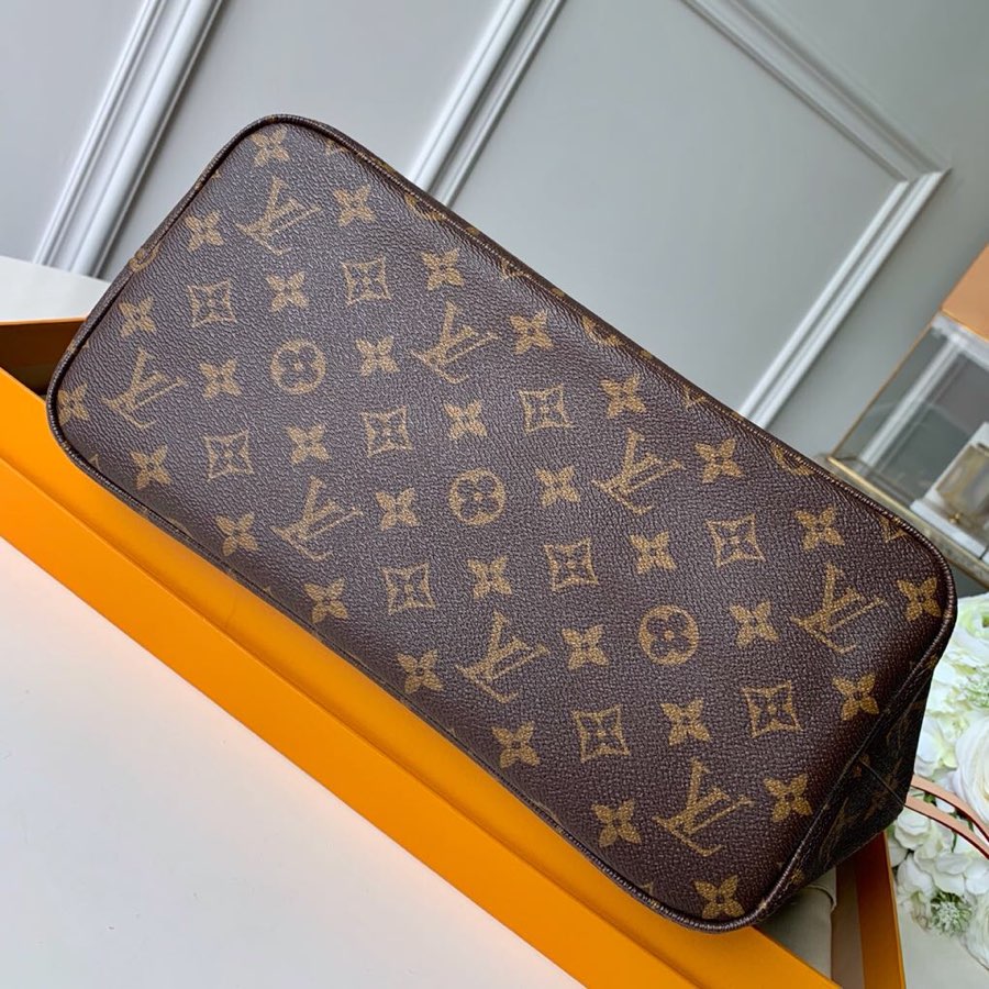 Neverfull MM Monogram Canvas Beige