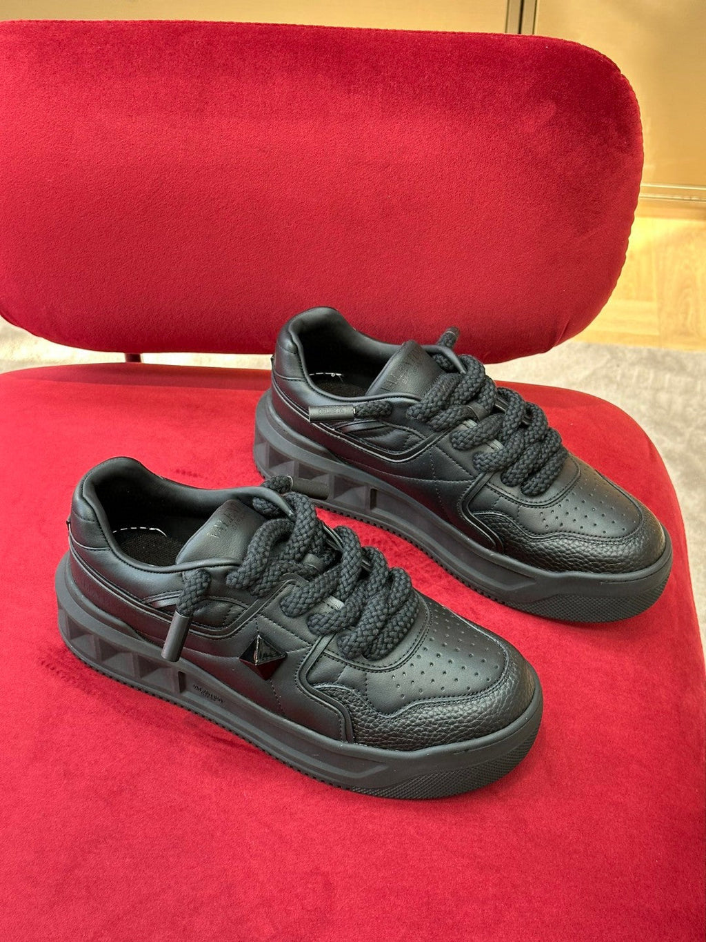 Valentino One Stud XL Black (Pronta Entrega) Tam 41
