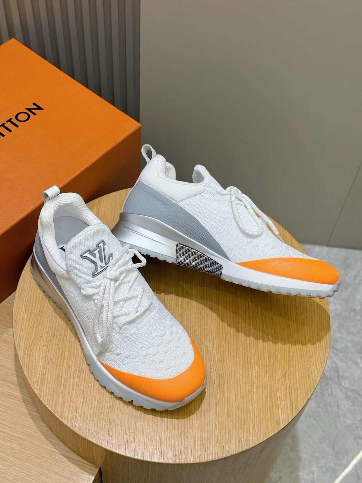 Tênis LOUIS VUITTON LV VNR Branco Branco/Laranja