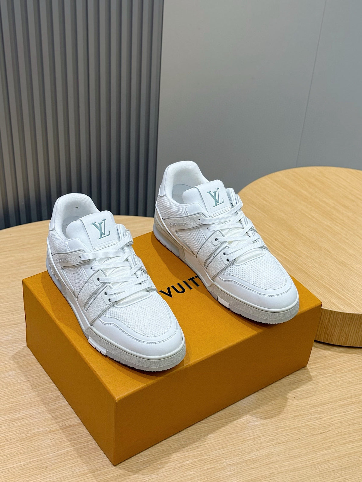 Tênis Louis Vuitton Trainer #54 Low Classic Branco/Cinza