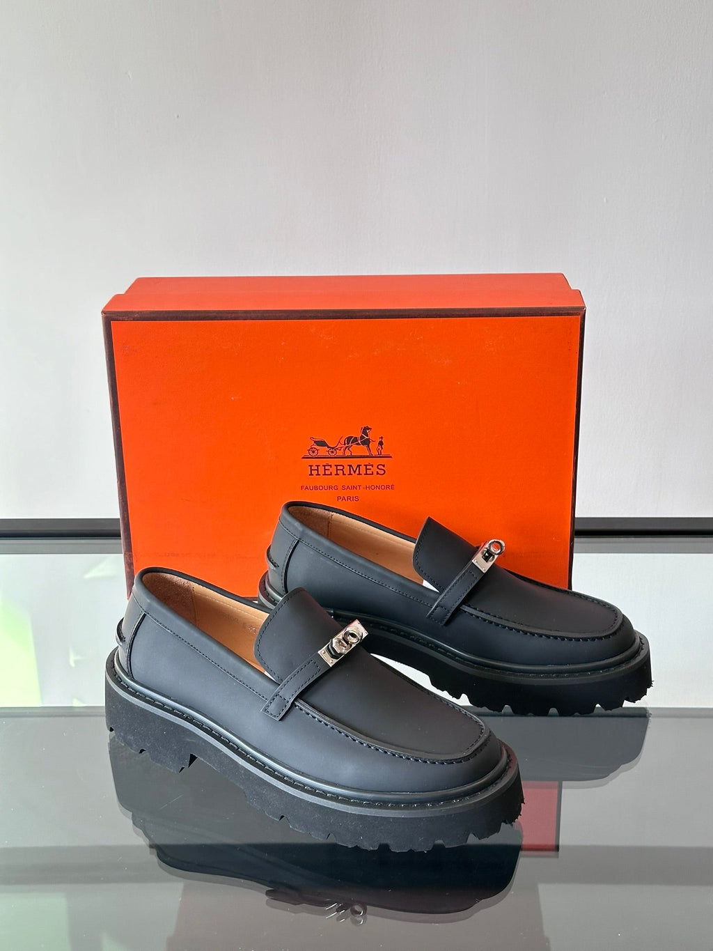 Sapato HERMES Loafers (Pronta Entrega) Tamanho40 e 41