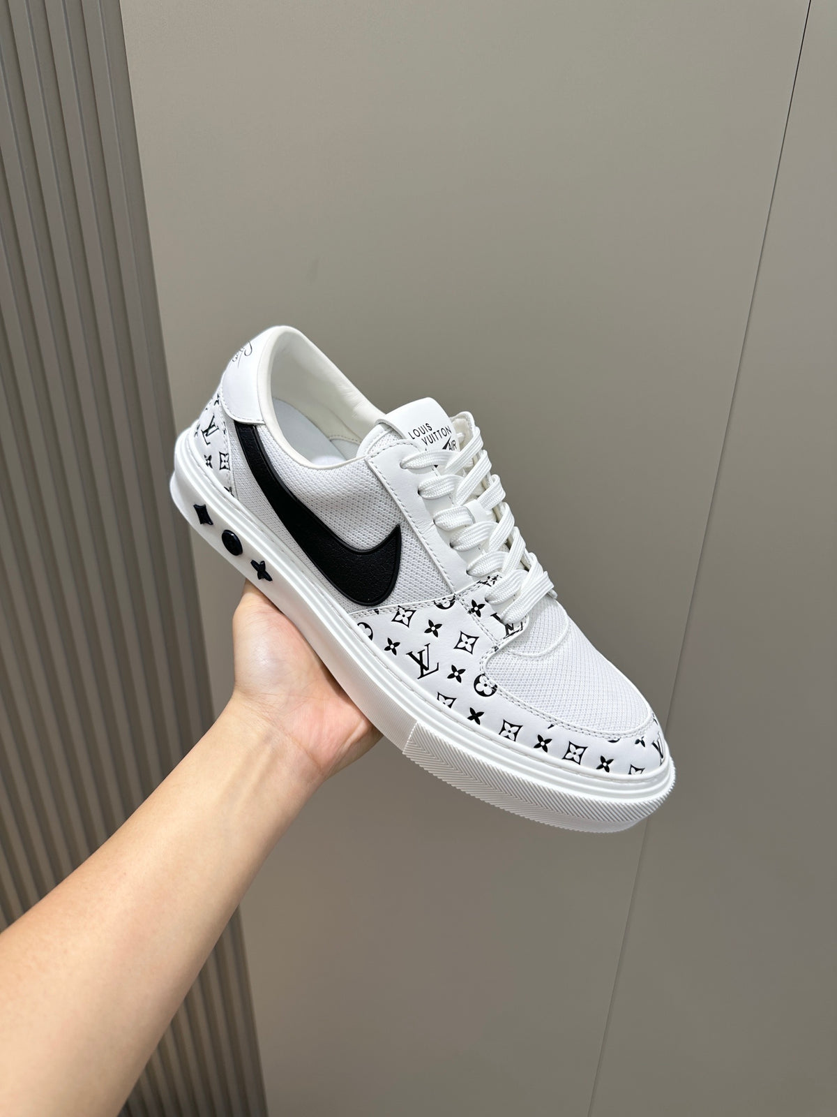 TÊNIS LOUIS VUITTON x NIKE Ollie Monogram White/Black
