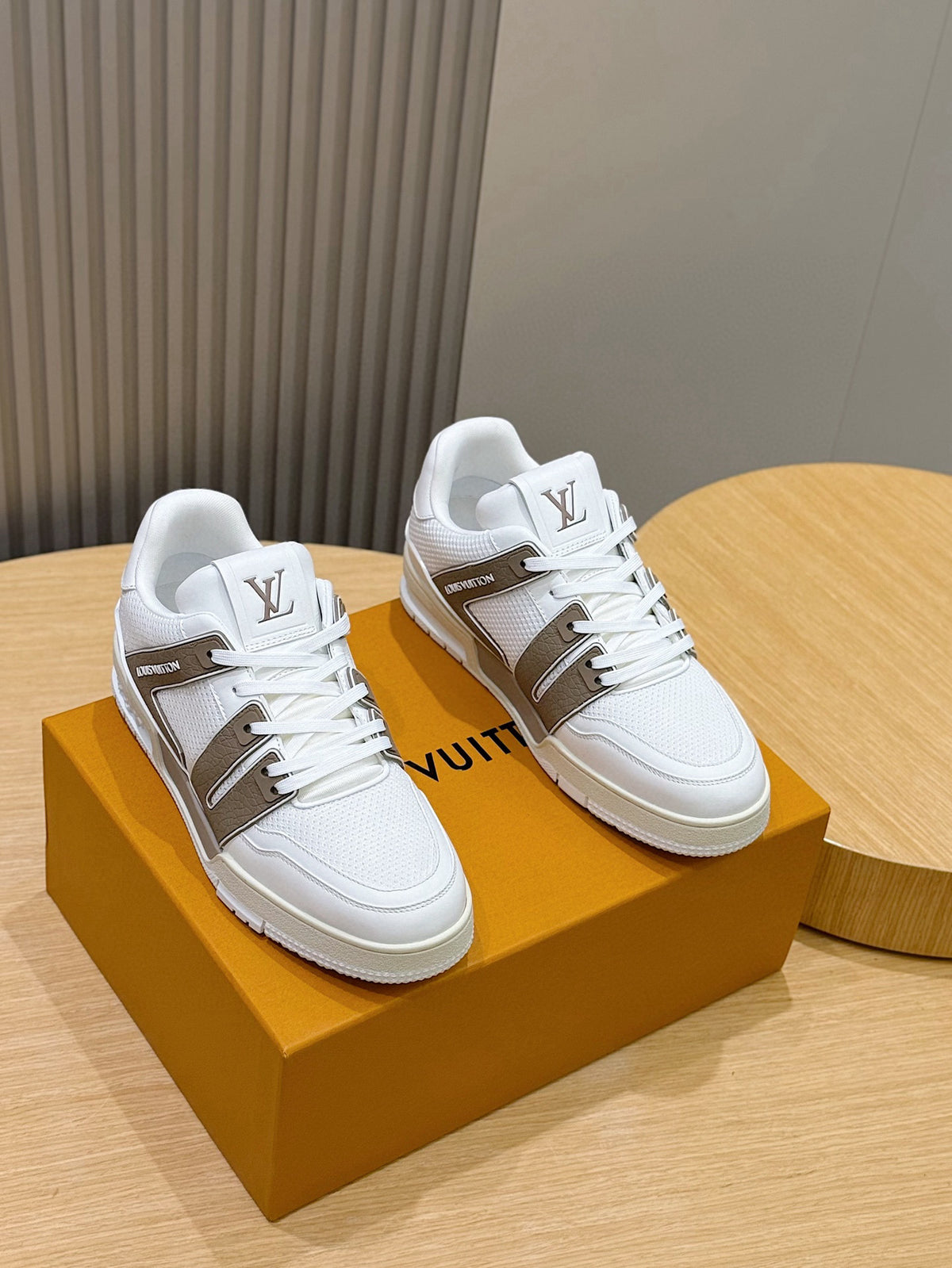 Tênis Louis Vuitton Trainer #54 Low Classic Branco/Marrom