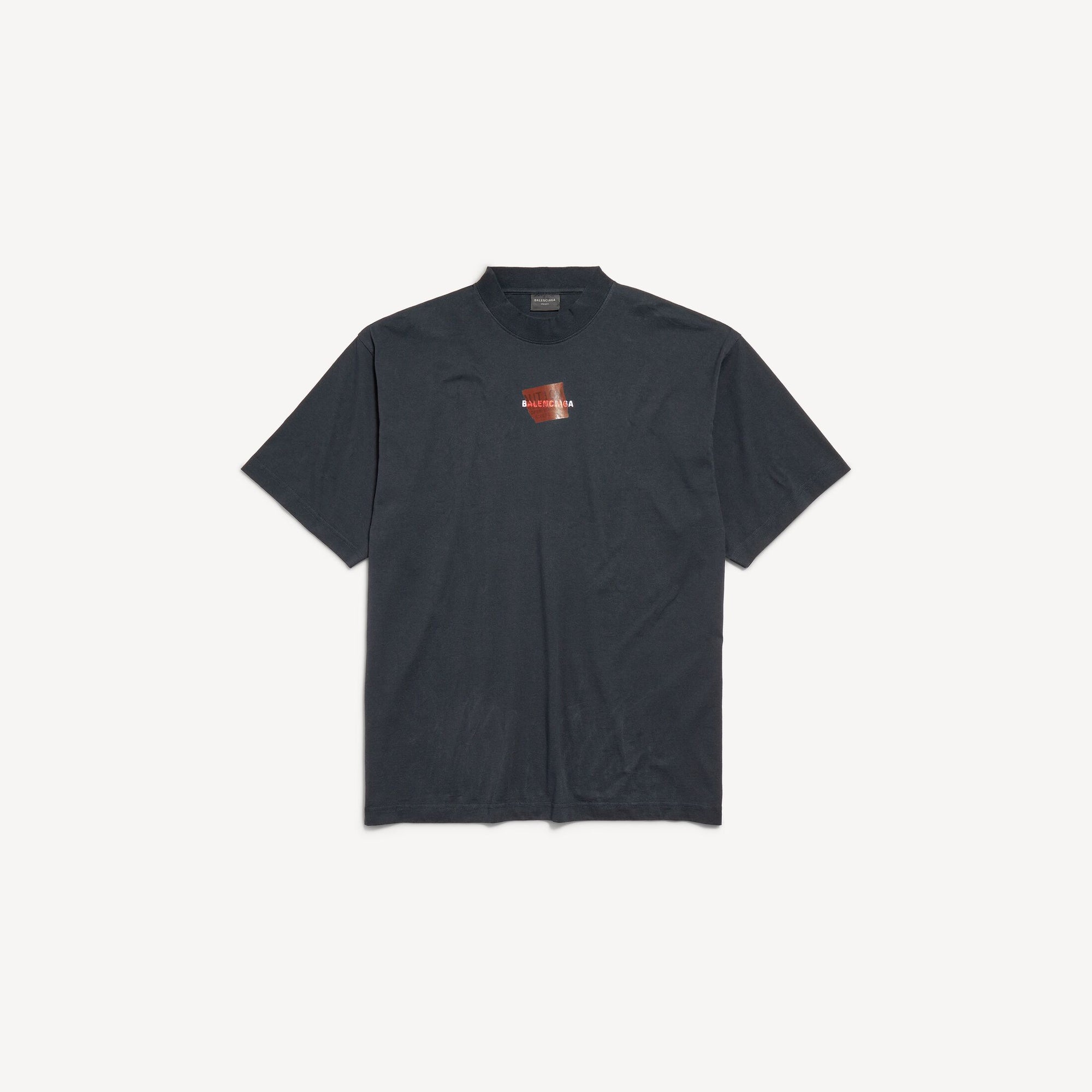 Camiseta Balenciaga Back Medium Fit in Preto Desbotado/branco/vermelho