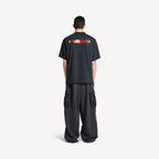 Camiseta Balenciaga Back Medium Fit in Preto Desbotado/branco/vermelho