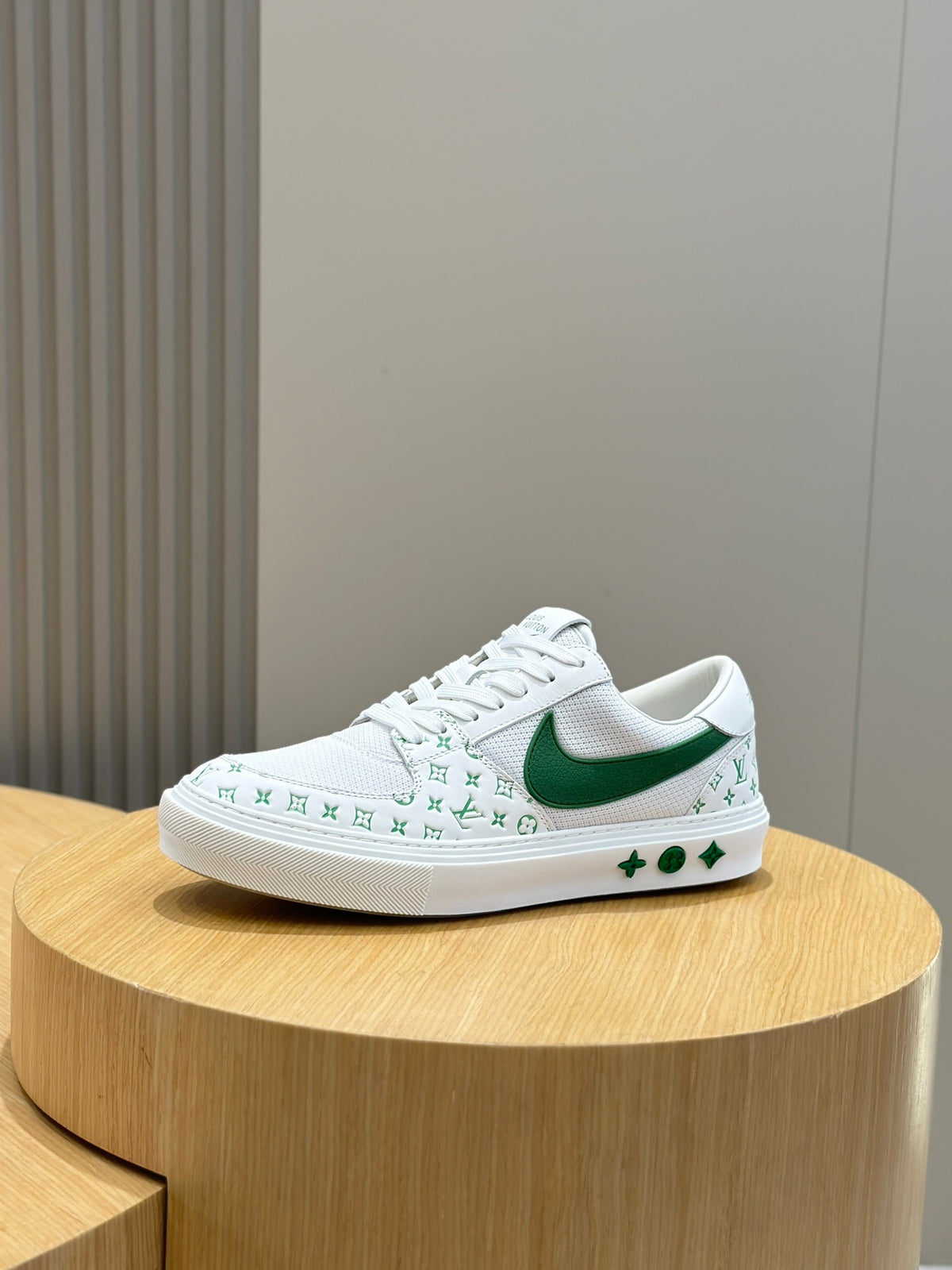 TÊNIS LOUIS VUITTON x NIKE Ollie Monogram White/Green