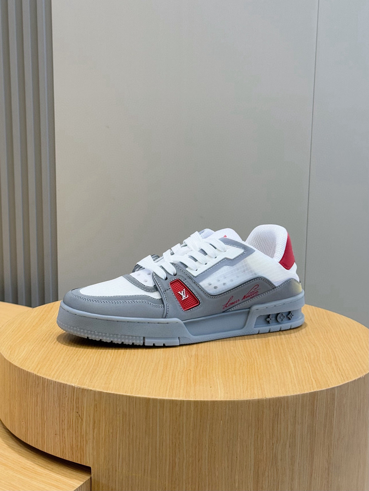 Tênis LOUIS VUITTON  Trainer Sneaker in White and Graphite Mesh with Red Accents