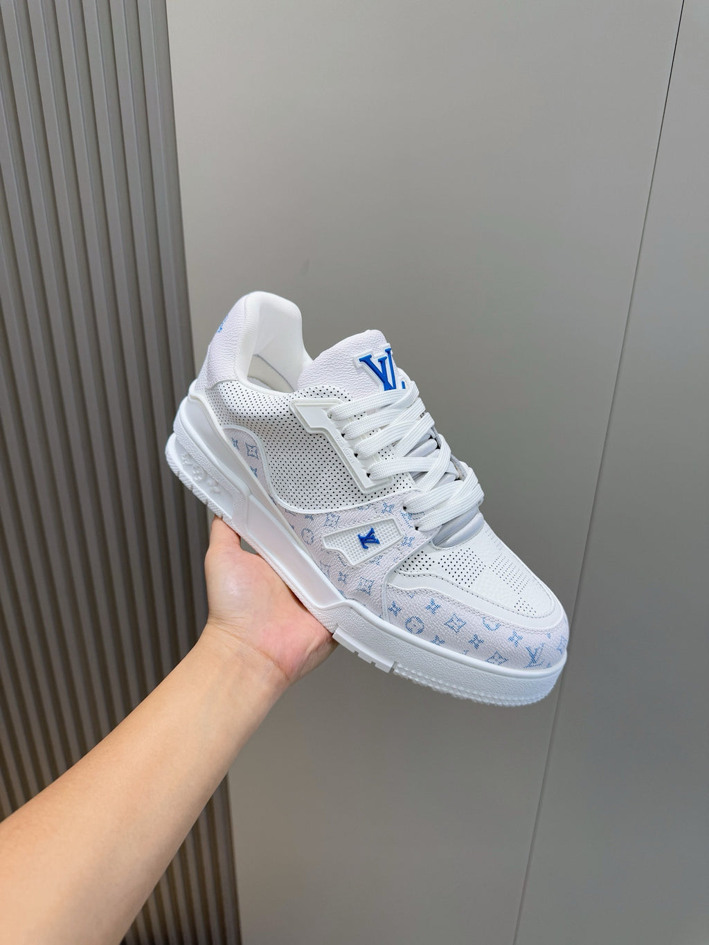 TÊNIS LOUIS VUITTON LV TRAINER MONOGRAM DENIM WHITE DETAILS BLUE