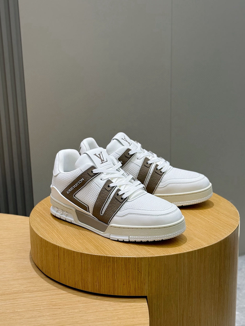 Tênis Louis Vuitton Trainer #54 Low Classic Branco/Marrom