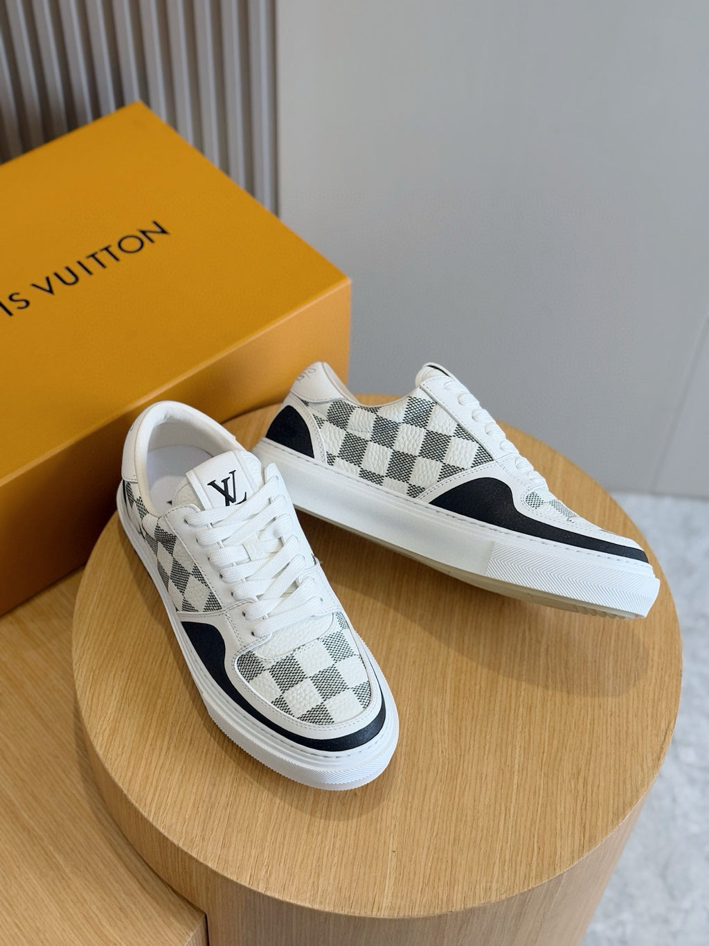 Tênis Louis Vuitton Ollie Black/White Monogram