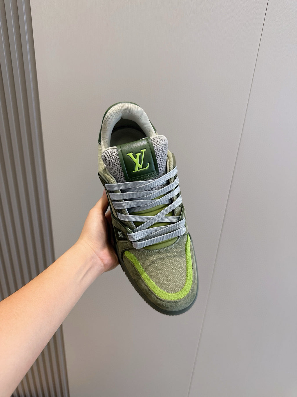 Tênis Louis Vuitton Green Round Toe Low-Top Sneaker